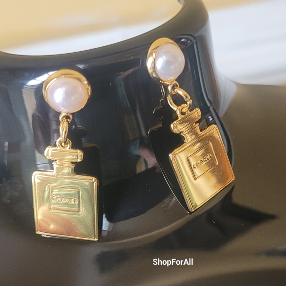 Chanel - Picture 14 of 16